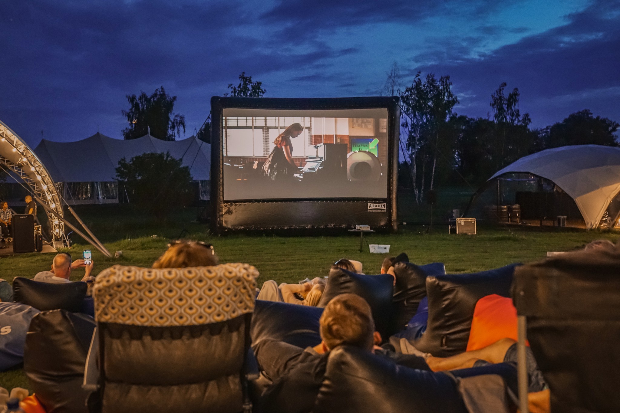 Alter Events lauko kino ekranas – 7,32 m skersmens pripučiamas ekranas
